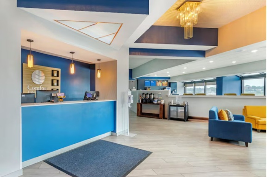 Comfort Inn & Suites Madison - Airport