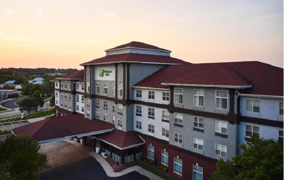 Holiday Inn & Suites Madison West